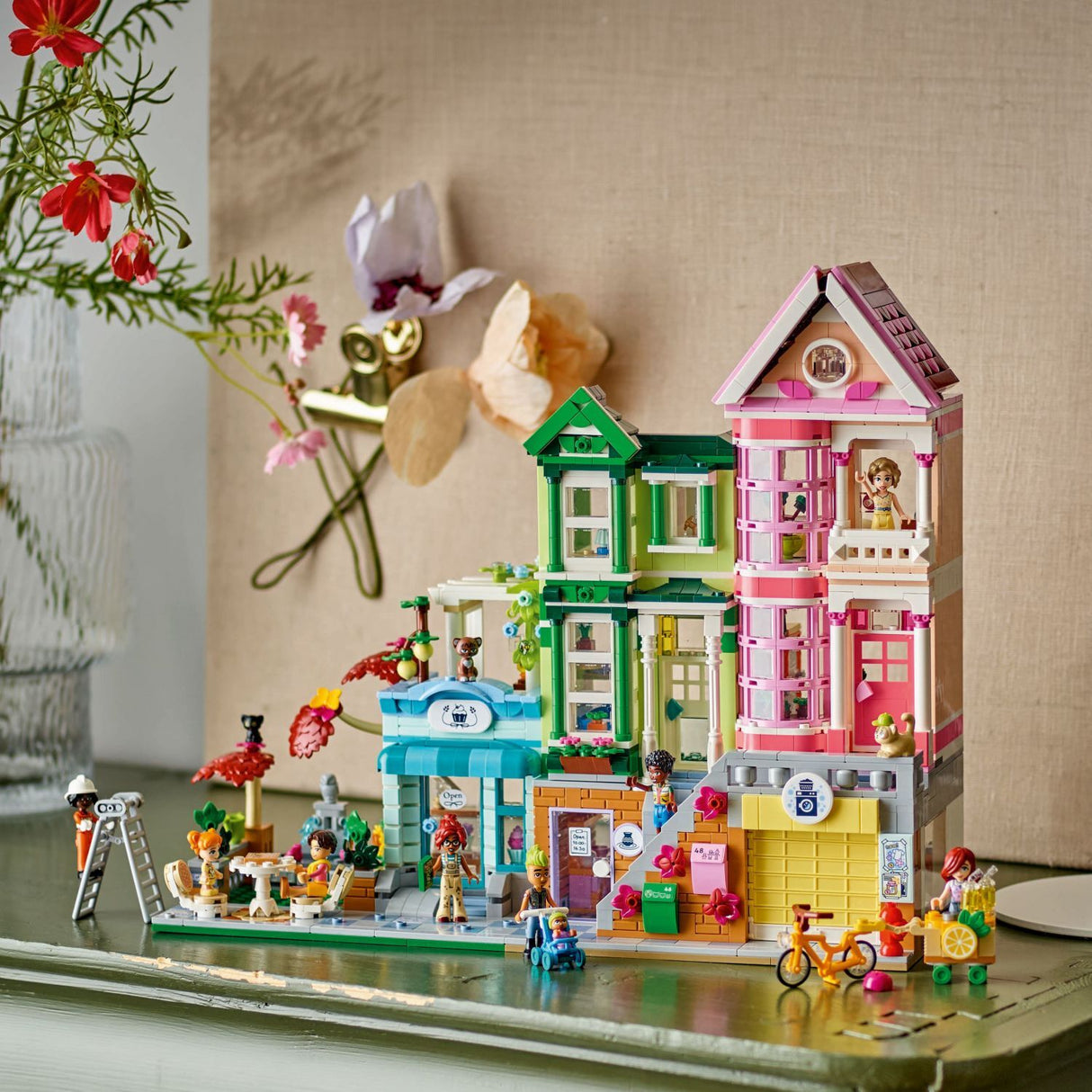 LEGO Friends: Heartlake City Apartments and Stores