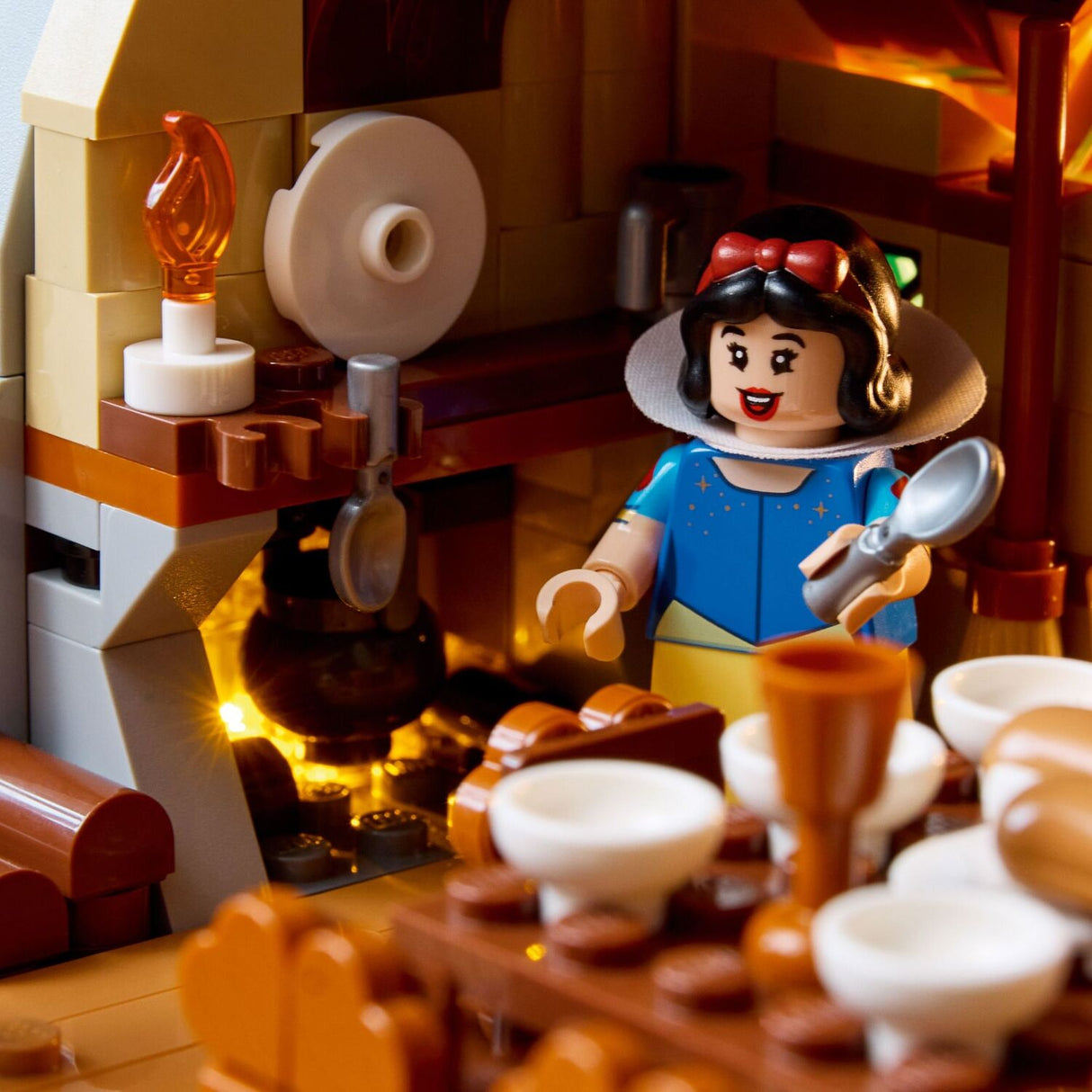 LEGO Disney Princess: Snow White and the Seven Dwarfs' Cottage