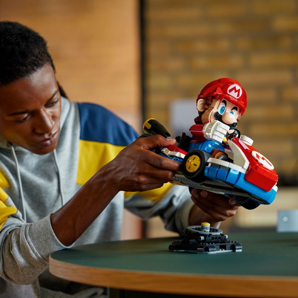 LEGO Super Mario: Mario Kart™ – Mario & Standard Kart