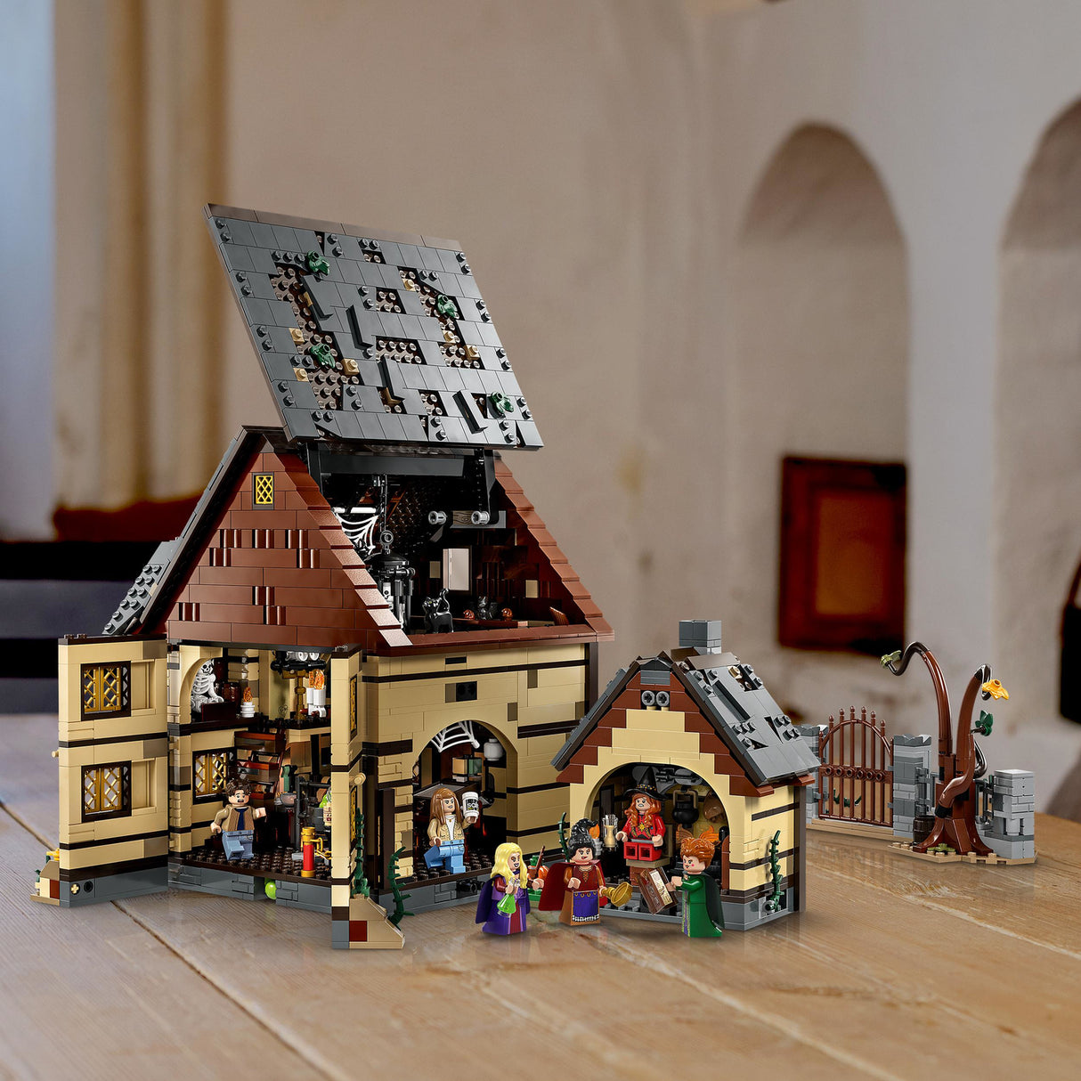 LEGO® Ideas Disney Hocus Pocus: The Sanderson Sisters' Cottage