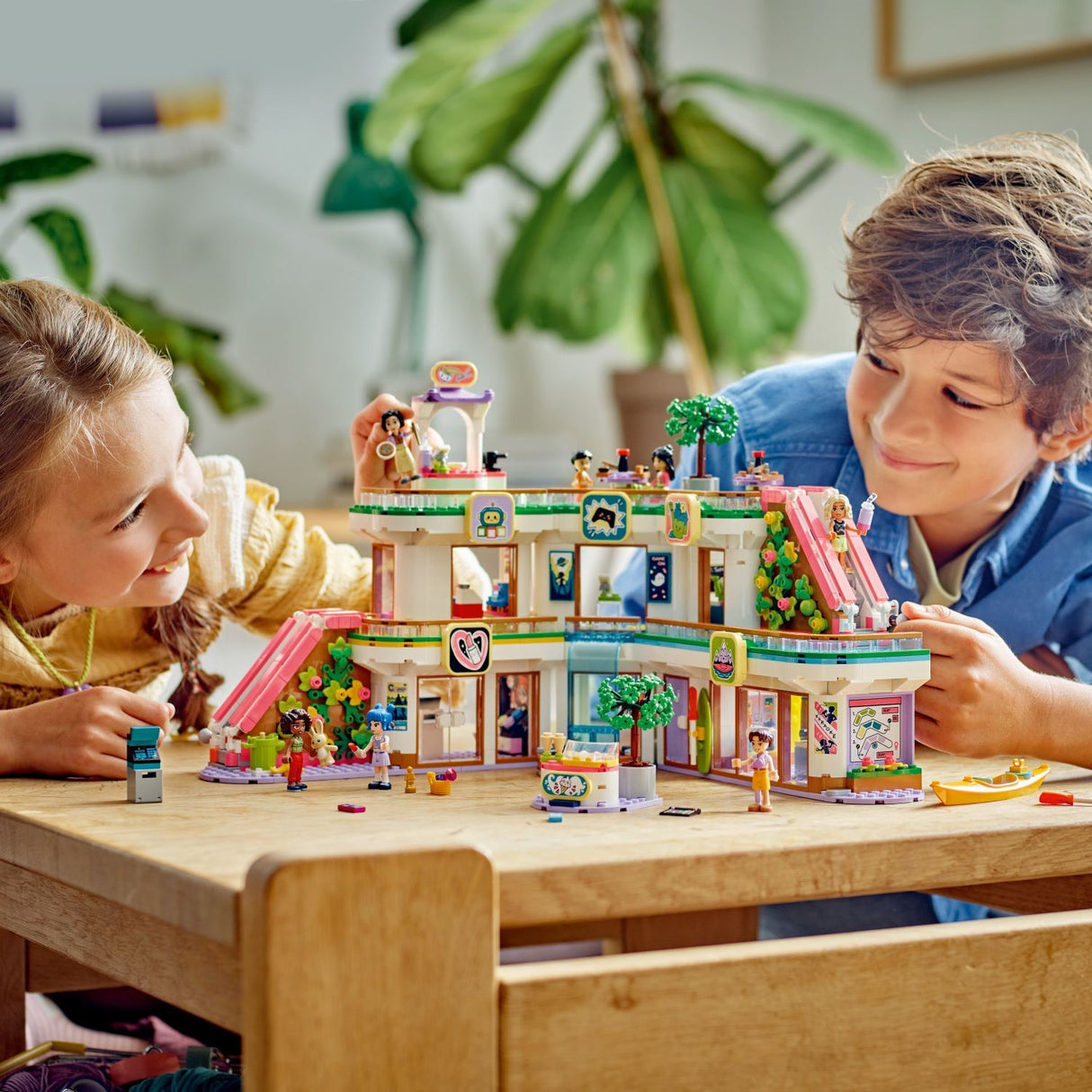 LEGO® Friends™ Heartlake City Shopping Mall
