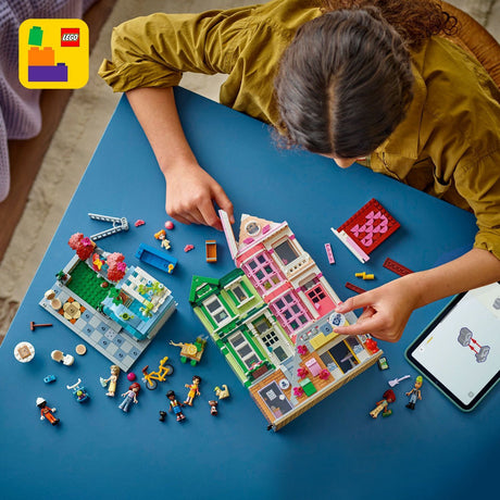 LEGO Friends: Heartlake City Apartments and Stores