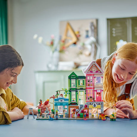 LEGO Friends: Heartlake City Apartments and Stores
