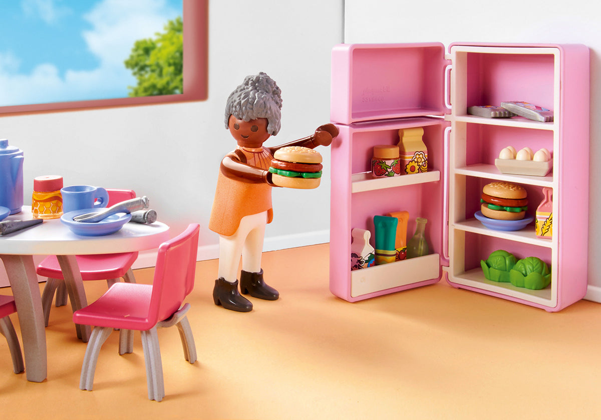Kitchen with Dining Table