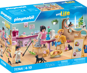 Cat Cafe